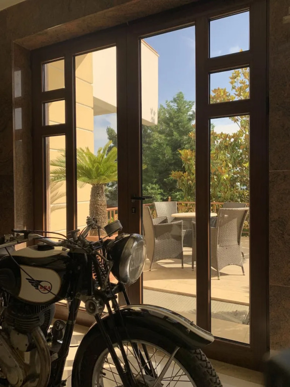 Parnis Palace Hotel