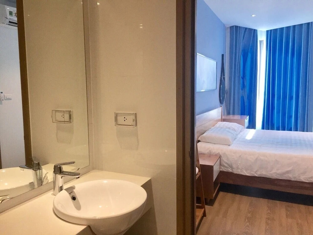 Angela House Ha Long