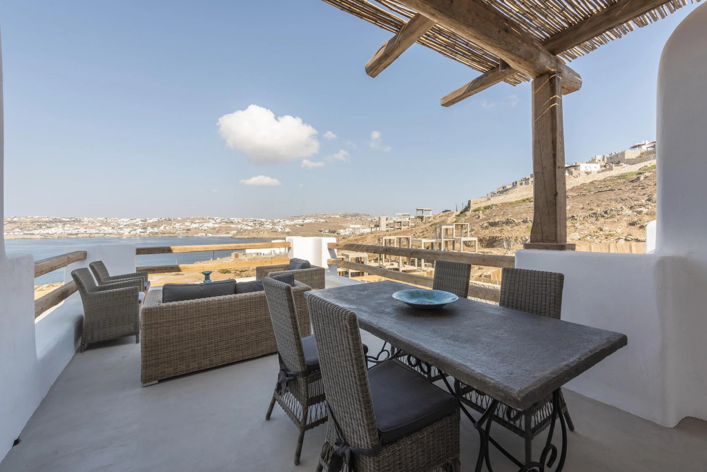 Luxury 1 Bedroom Apartment with Private Pool 4A