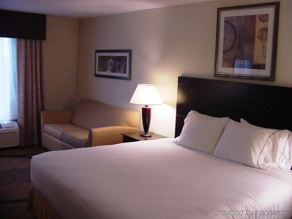 Greenfield Inn & Suites Owensboro, KY Airport