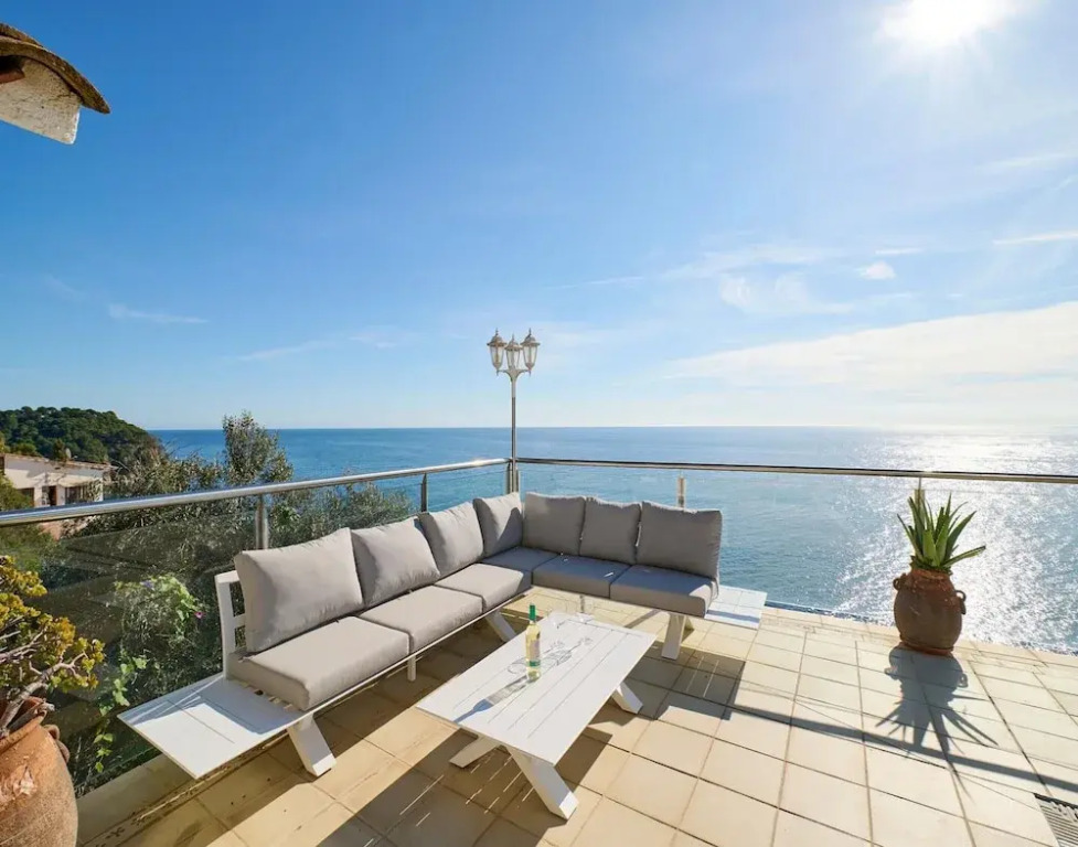 Villa in Cala Canyelles With Sea Views & Pool