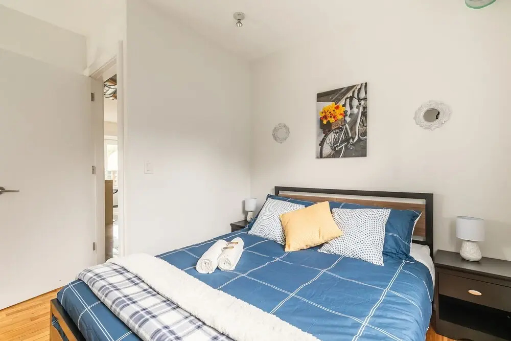 Stylish and Upscale 2BR Loft - Near Queen Street