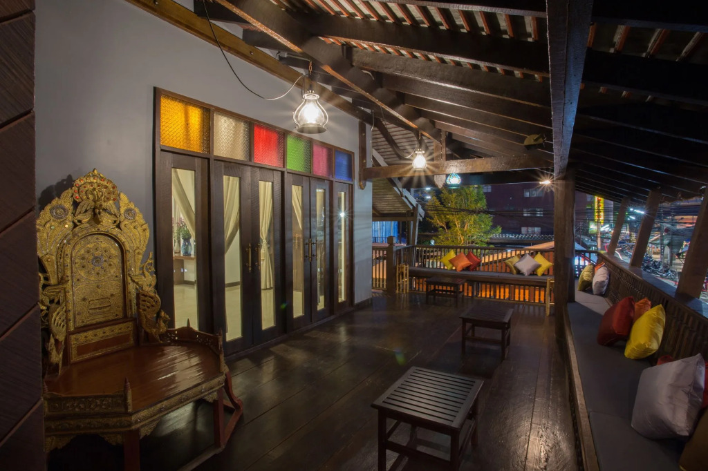 Night Bazaar Inn