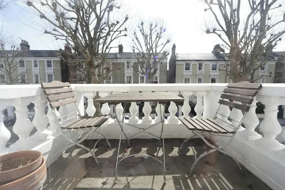 Bassett Road IV by Onefinestay