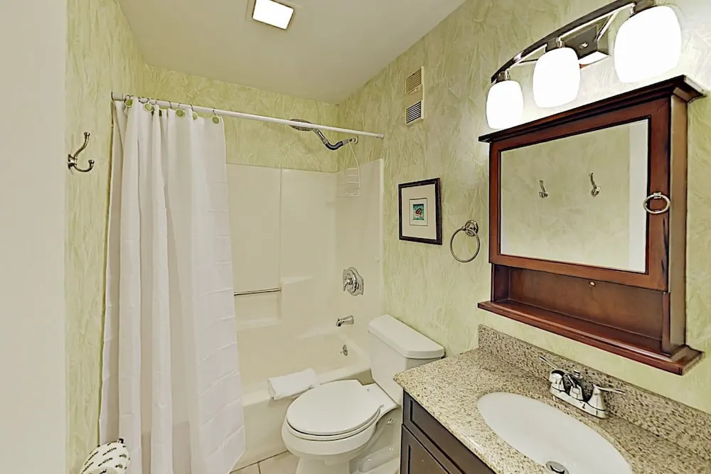 New Listing! Tranquil At The Beach 2 Bedroom Condo