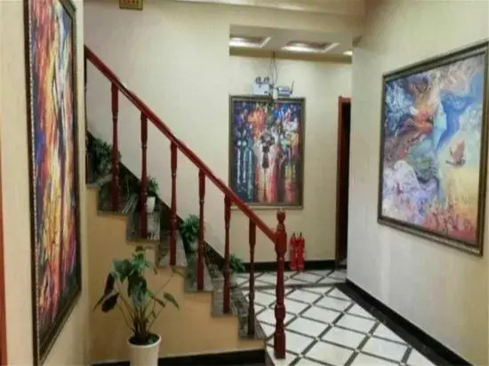 Kaimeng Theme Hotel (Wuchang Station Yuanhua Xintiandi Shopping Plaza)