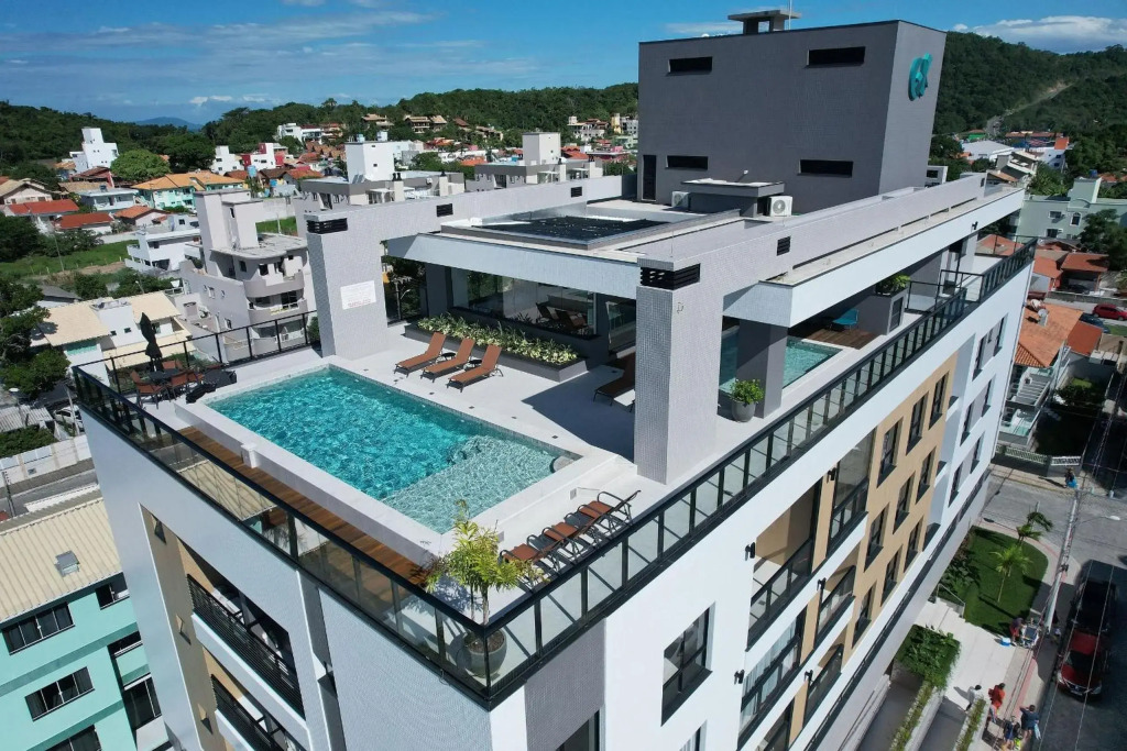Adra 301 - Apartamento no centro de Bombinhas - Rooftop com piscina e academia - À poucos metros da praia