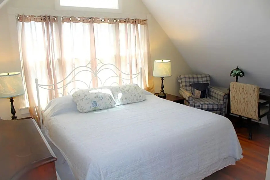 West Tisbury Inn