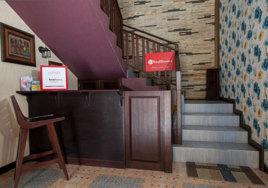 RedDoorz near Basuki Rahmat