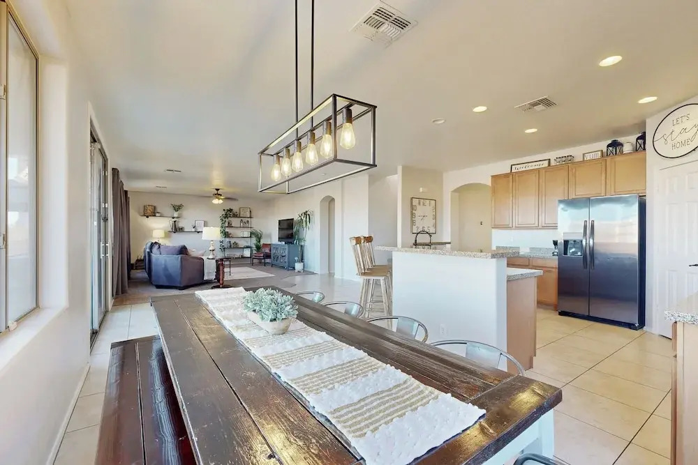 Hot Tub & Game Room: Poolside Paradise in Phoenix!