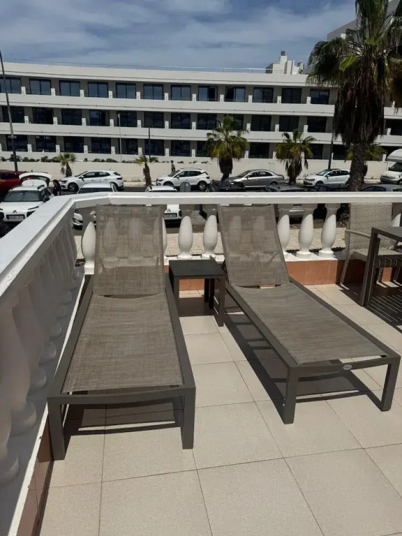Las Americas 1-bed Apt, Sleeps 5, Pool, Parking