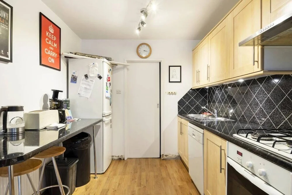 Modern & Spacious 2-bedroom House in Fulham