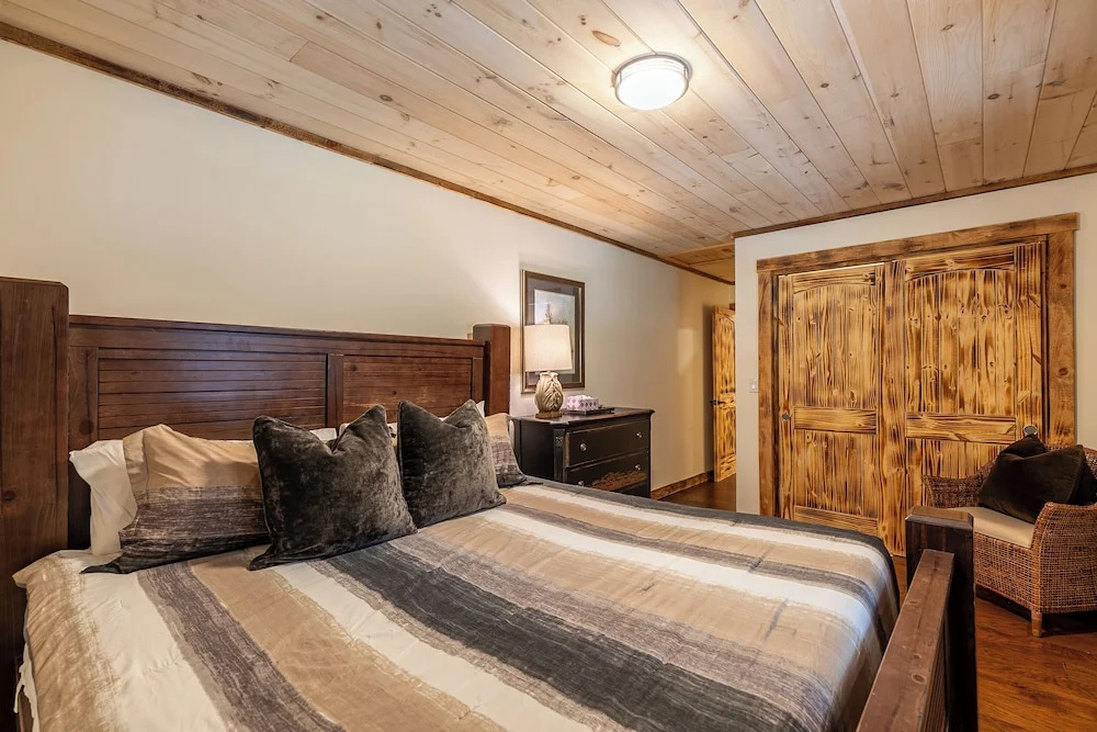 Moosey Creek Lodge
