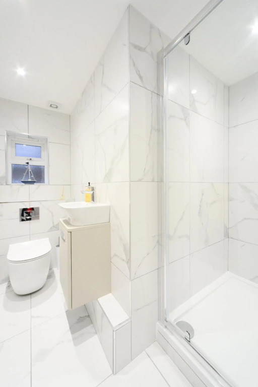 Amazing Apartment near Bournemouth, Poole & Sandbanks - WiFi & Netflix - Newly Renovated! Great Location!