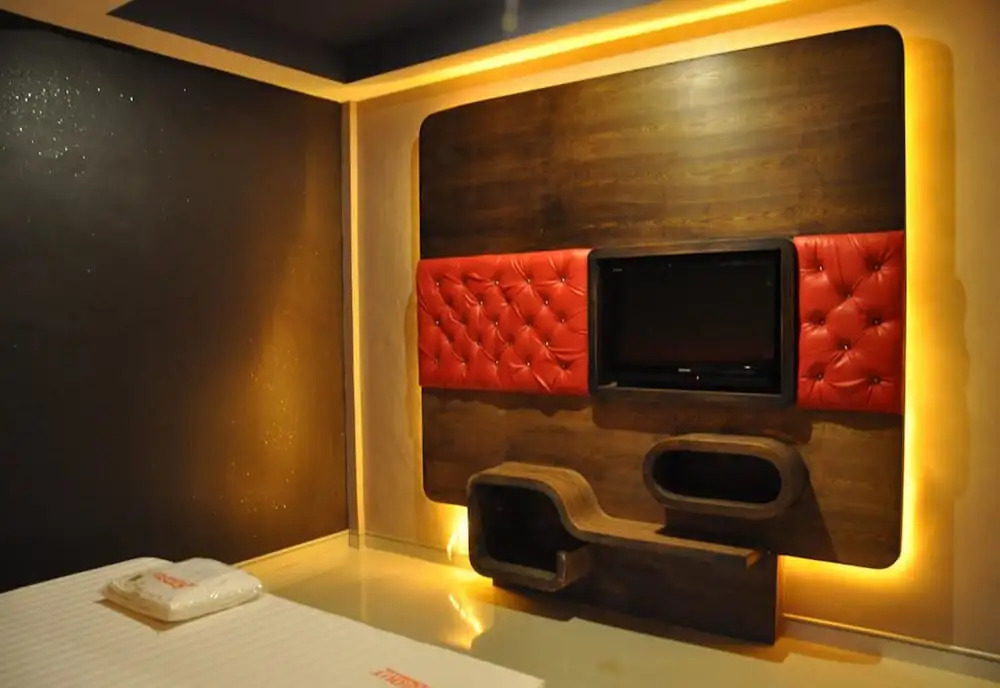 In and Out Hotel