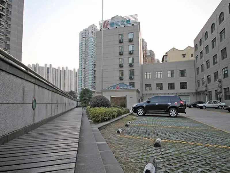 JJ Inns - Shanghai Train Station