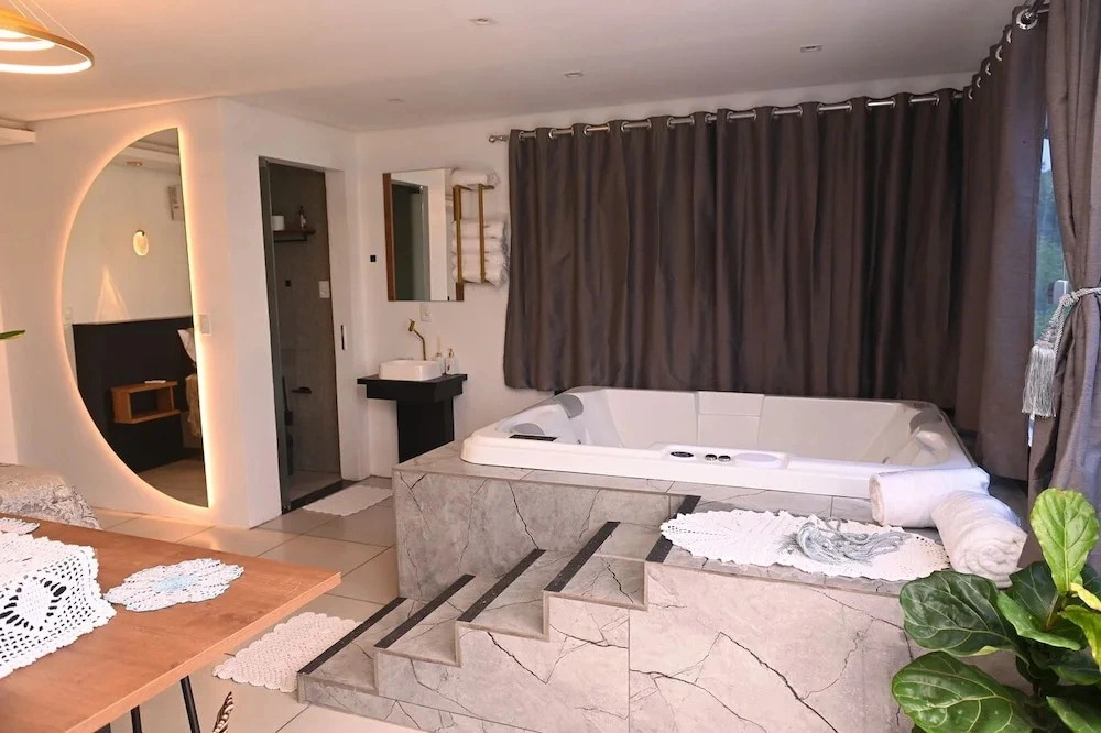 Cabana Horizonte Azul com Hidro e Churrasqueira