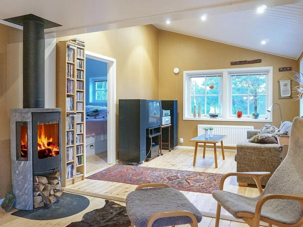 6 Person Holiday Home in Tanumshede
