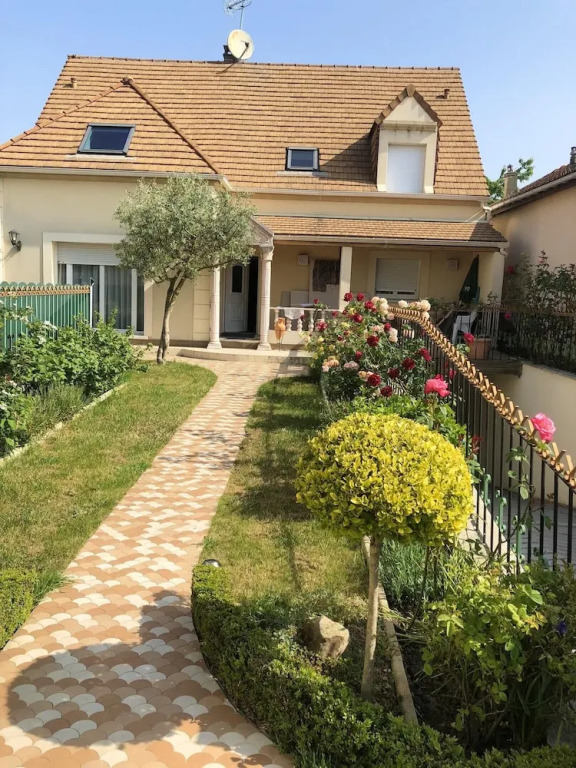 Apartment with 3 Bedrooms in Sannois, with Enclosed Garden And Wifi