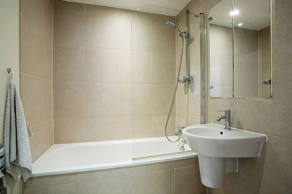 Veeve - Walk to Tower of London, 2 bed on Henriques St, City