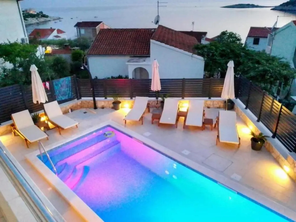 Mirka - With Heated Pool - H