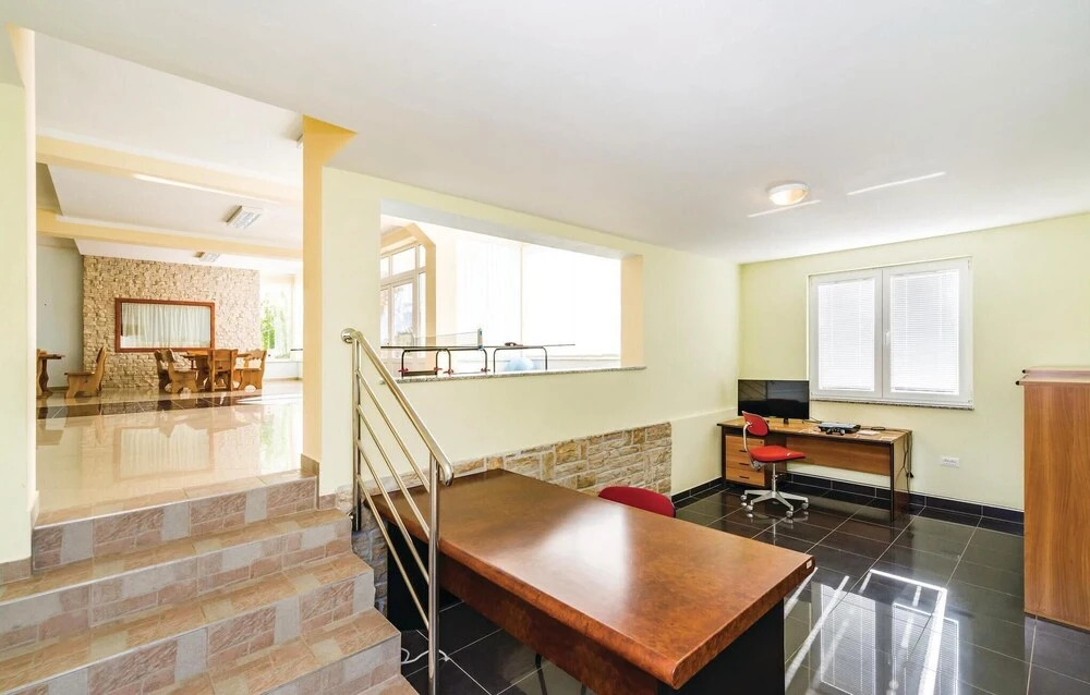 Stunning Home in Debeljak With Wifi and 6 Bedrooms