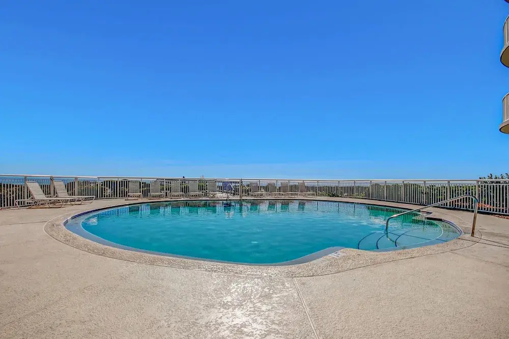 Oceanfront, 2nd-floor Condo With Balcony, Hdtvs, Wifi, AC & Shared Pool