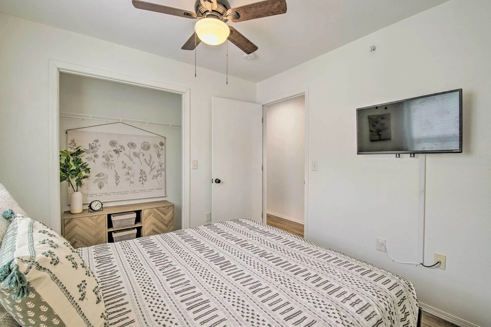 Cozy Branson Retreat w/ Balcony, 2 Mi to 76 Strip