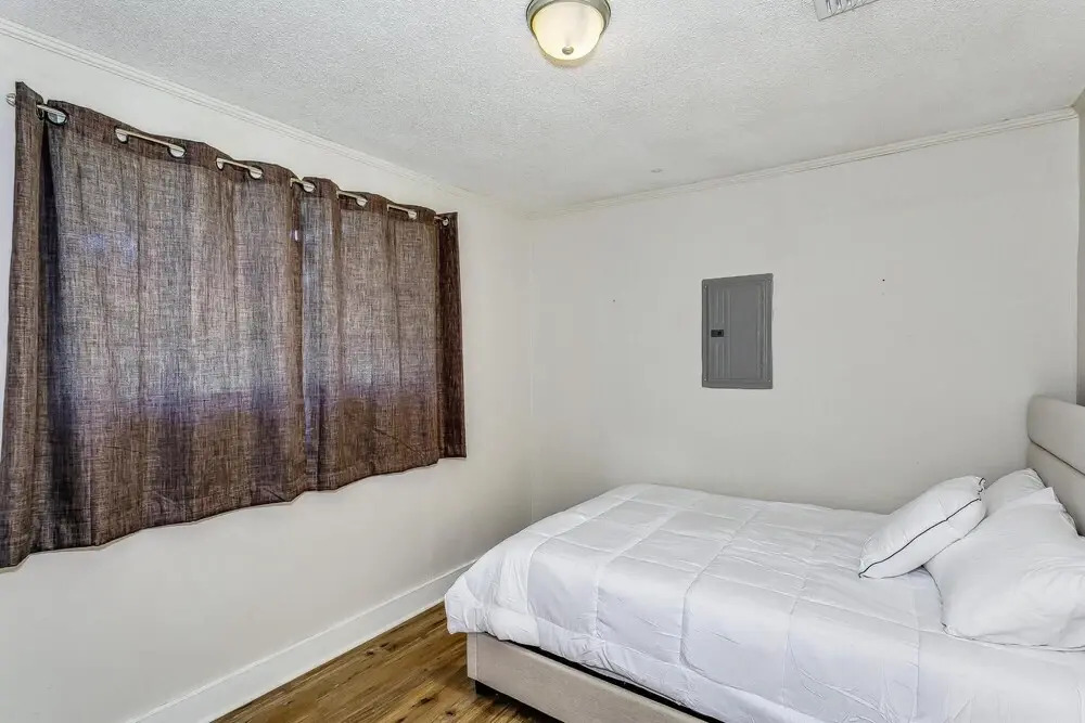 Best of Both Worlds pet Friendly in Pensacola