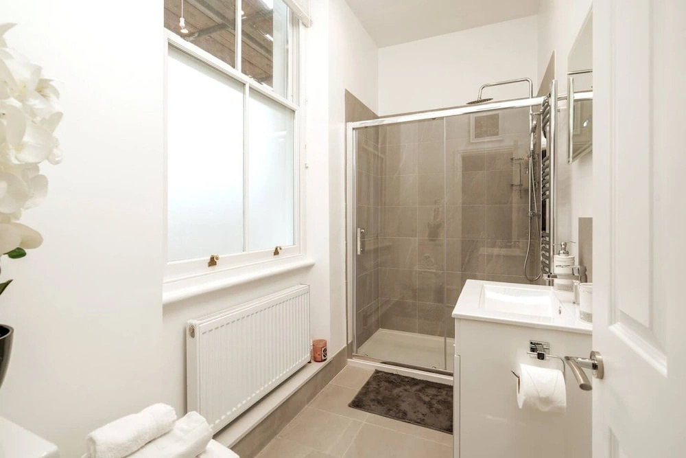 Earl s Court Chelsea 1BR Elegant Stay Tube