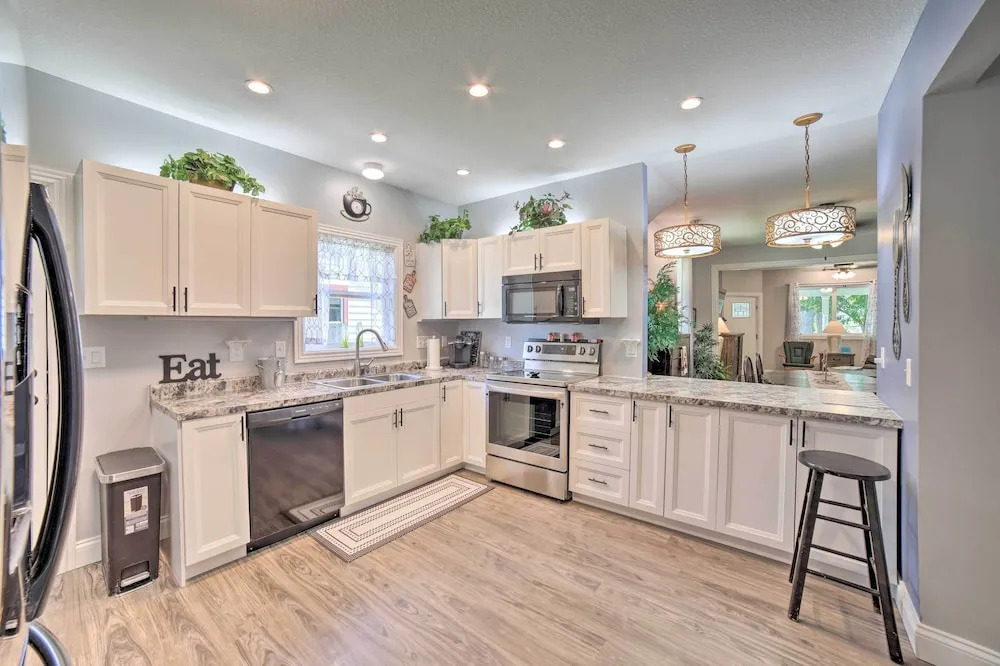 Spacious Fort Wayne Condo w/ Porch + Storage!