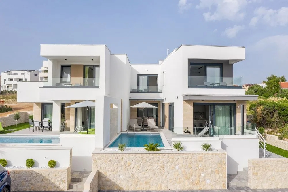 Luxury Villas Joy