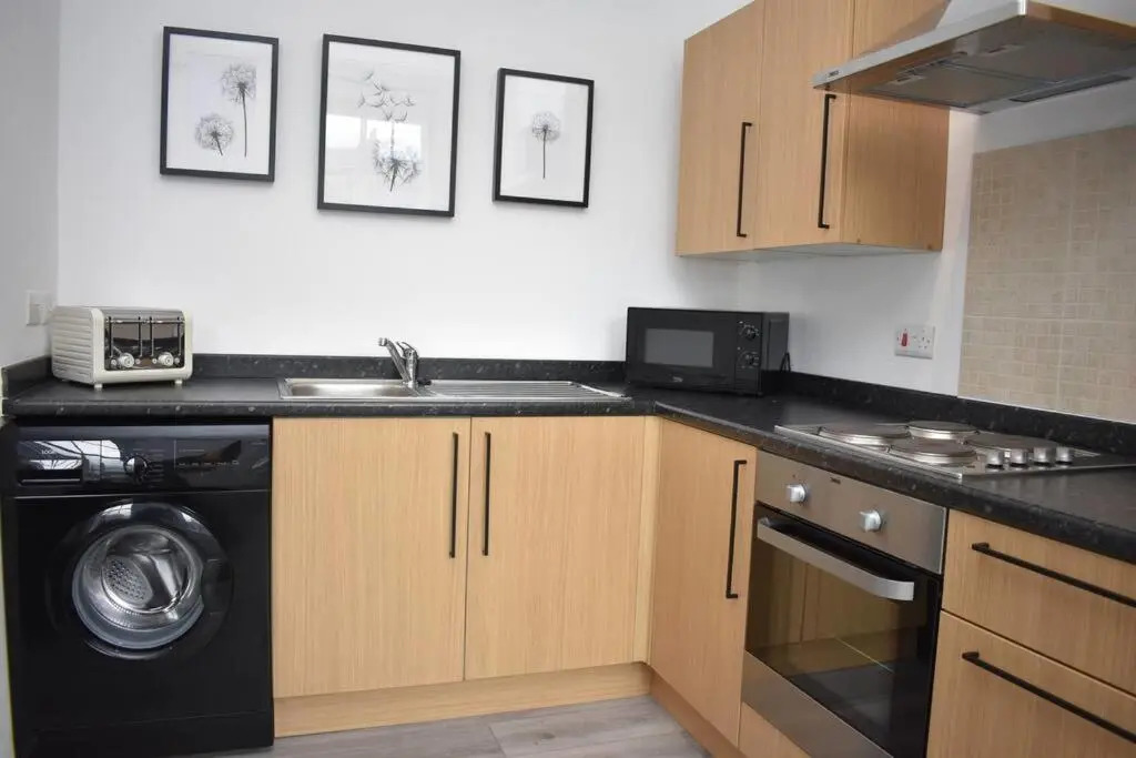 Modern & Bright 1 Bed for 4 Close To City Centre! (Adults Only)