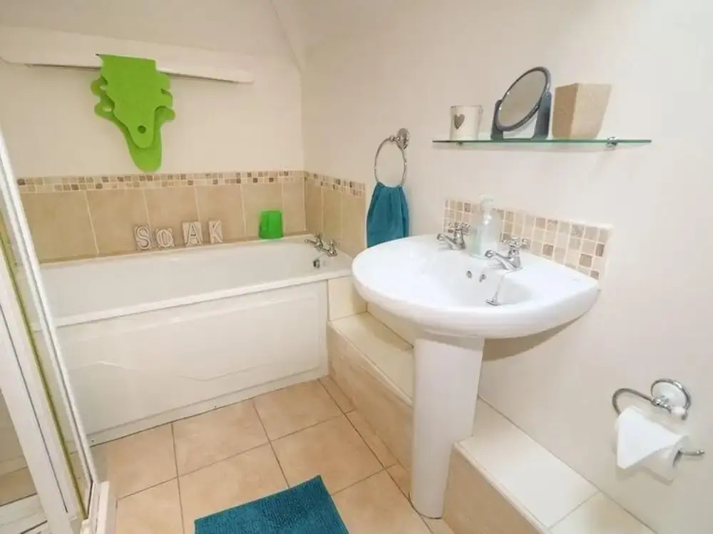 Shell Hill 3-bed Apt, Sleeps 6, 15 Mins to Beach