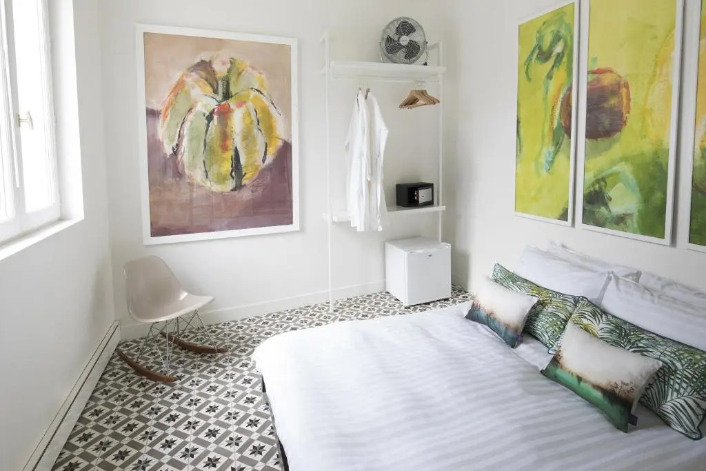 MONTMARTRE ROMANTIC, Bed & Breakfast - Paris