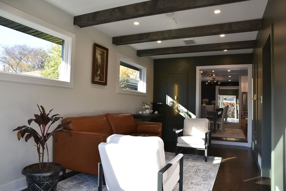 Casa 22 Luxury Modern 3BD 2BA Home in Skokie