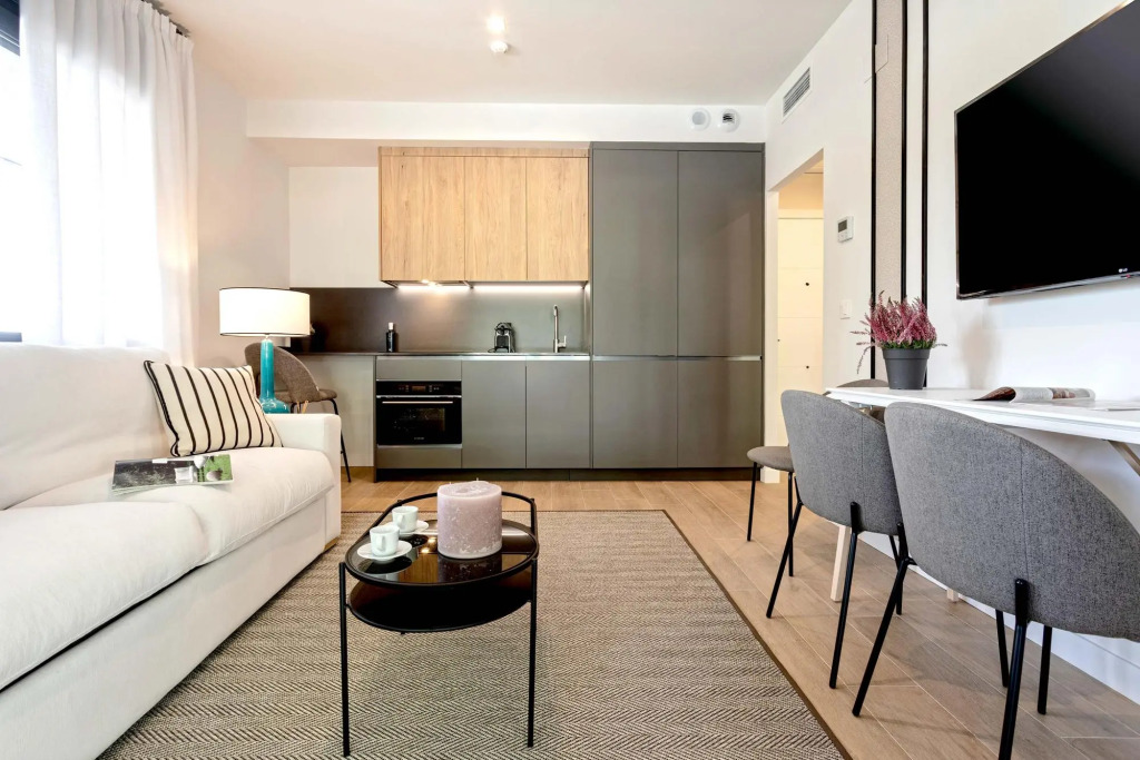 Modern 1BD apartment with terrace, pool and parking. Arruzafa I