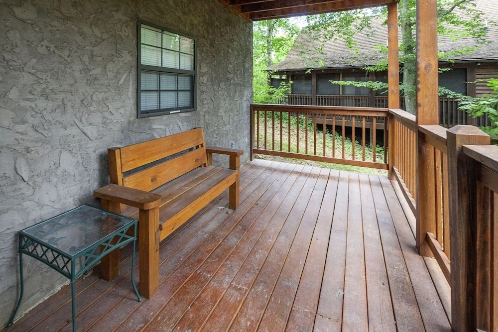 ER65 - Eagles Point - Great location, Close to all the action! cabin