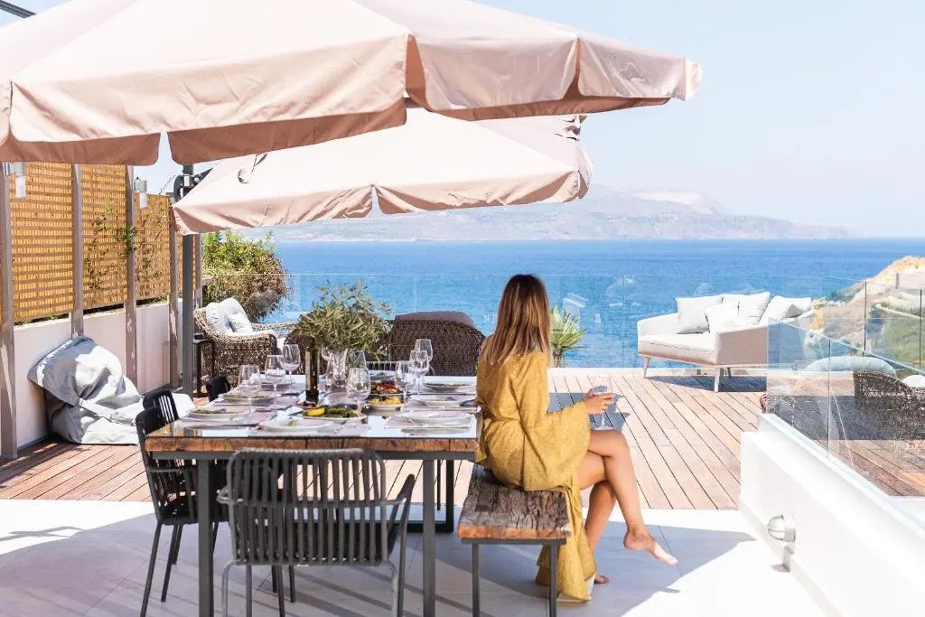 ELIDA -pool, billiard, views, 4min walk to the sea
