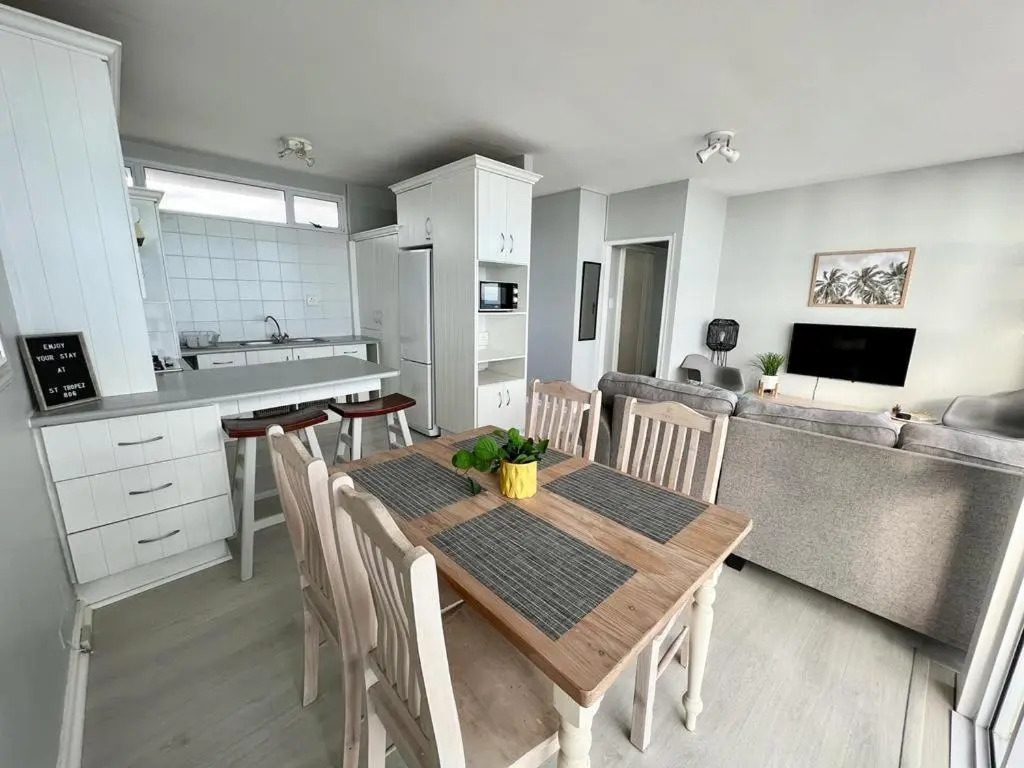 Beachfront apartment with endless views!
