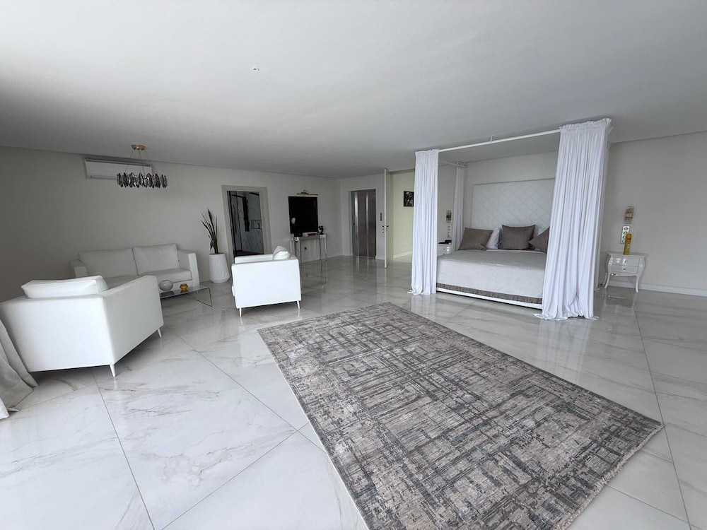 Villa Italia Somone Luxury Hotel