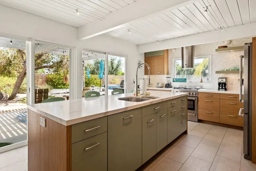 Mid Century Ranch - Private Resort-style Pool!