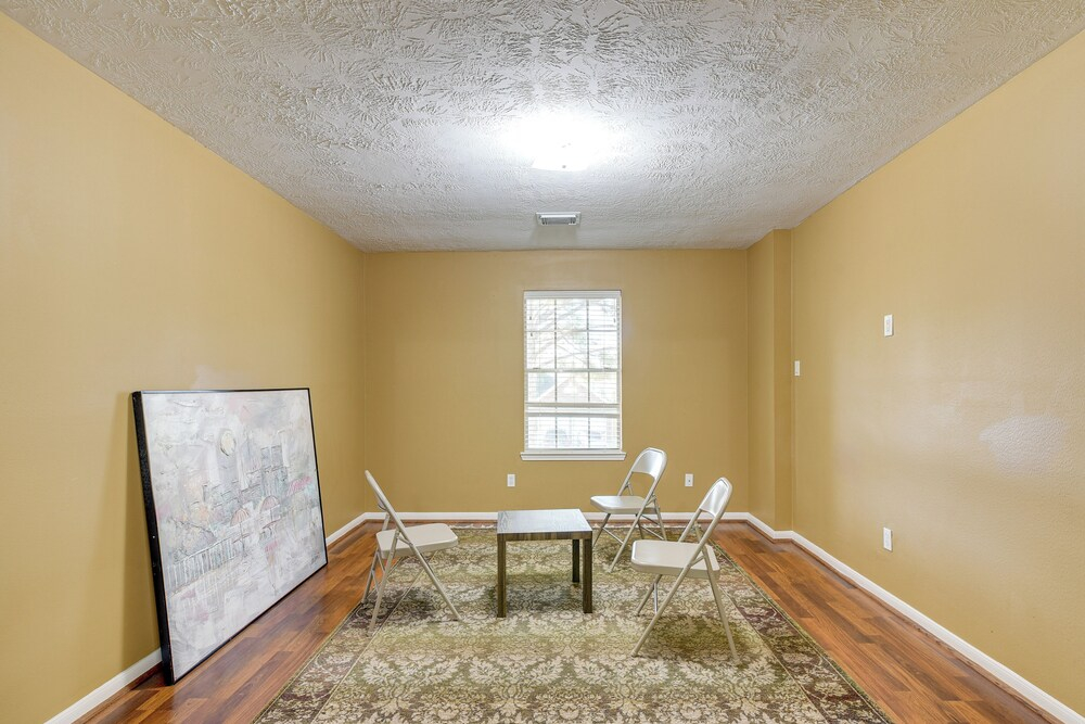 3,500-sq-ft Retreat w/ Private Yard in Sugar Land!