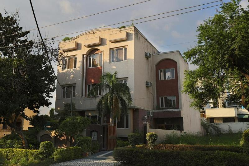 FabHotel Altus