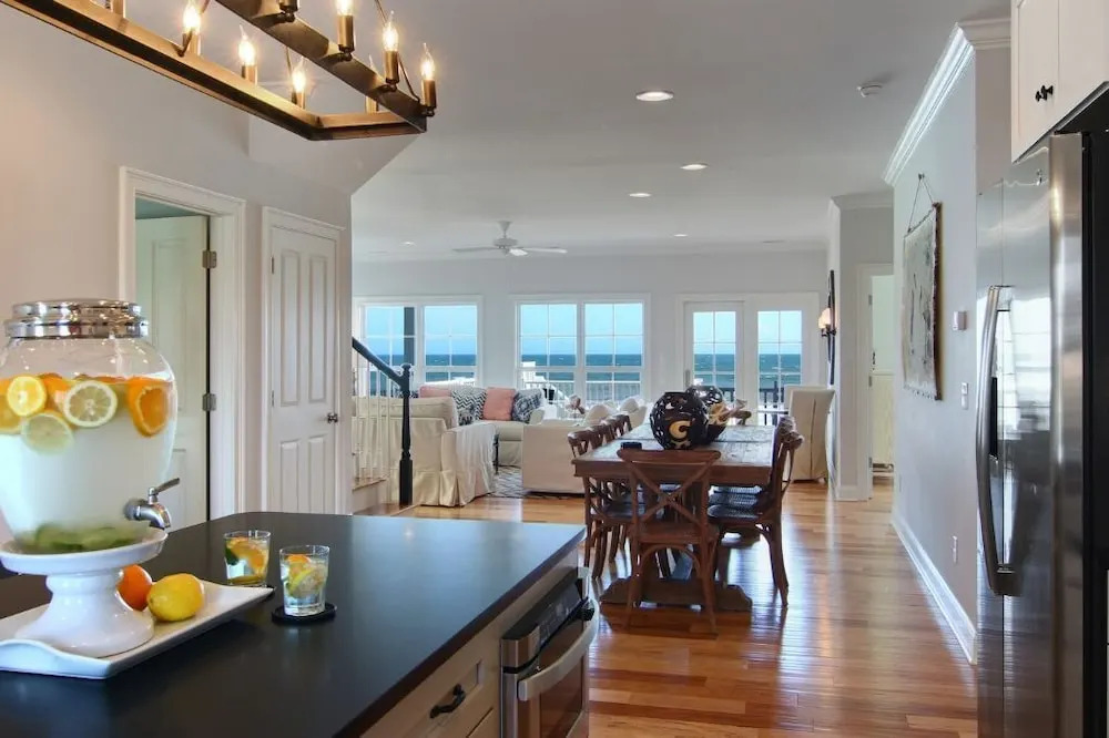 Latitudes - 5 Br Home