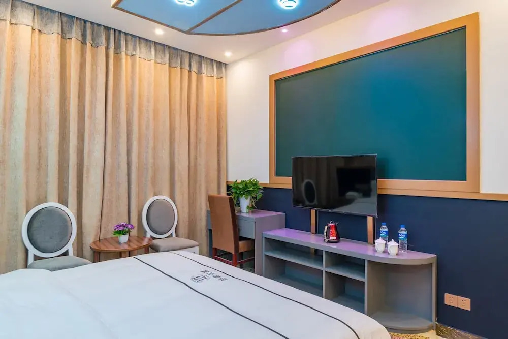 Love Home Theme Hotel Kunming Airport