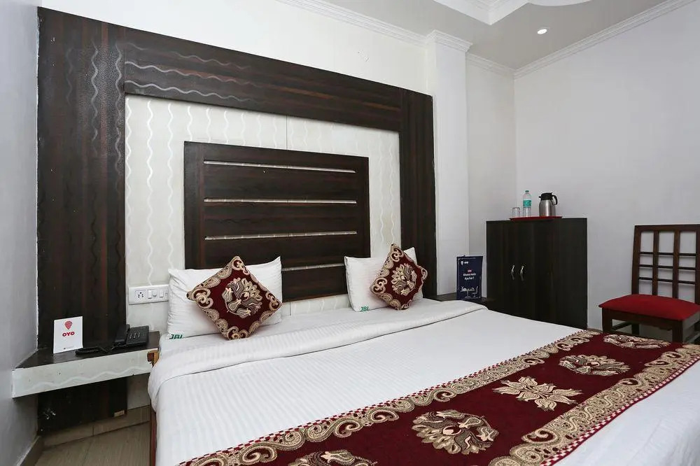 OYO 9042 Hotel BalaG