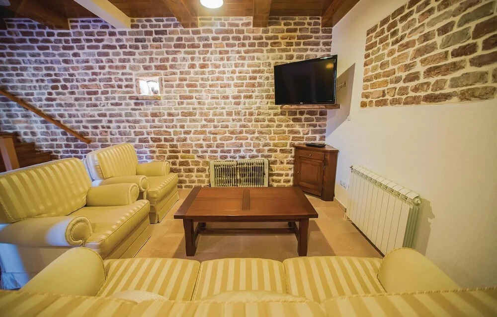 Awesome Home In Tivat