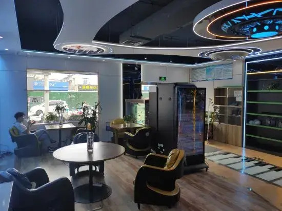 Cool Games E-sports Hotel (Xuchang Caowei Ancient City Pang Donglai Branch)