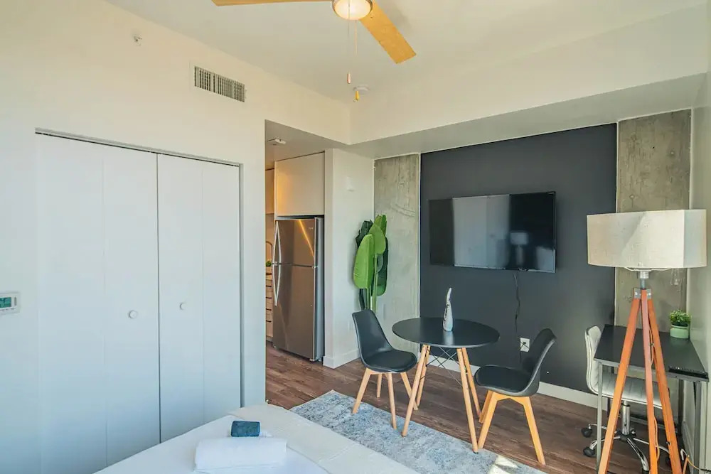 ROVE LIVING/KB - Joy on 4th